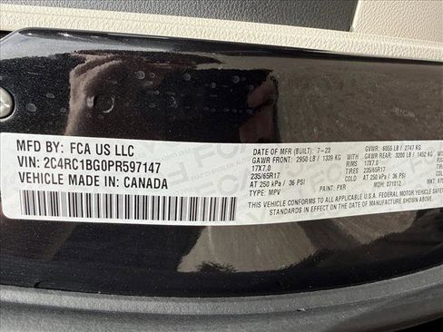 Used 2023 Chrysler Pacifica Touring-L FWD image 15