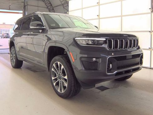 Used 2023 Jeep Grand Cherokee L Overland w/ Advanced Protech Group III image 2