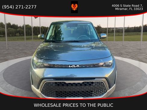 Used 2023 Kia Soul LX FWD image 2