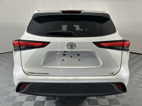 Used 2020 Toyota Highlander LE FWD image 7