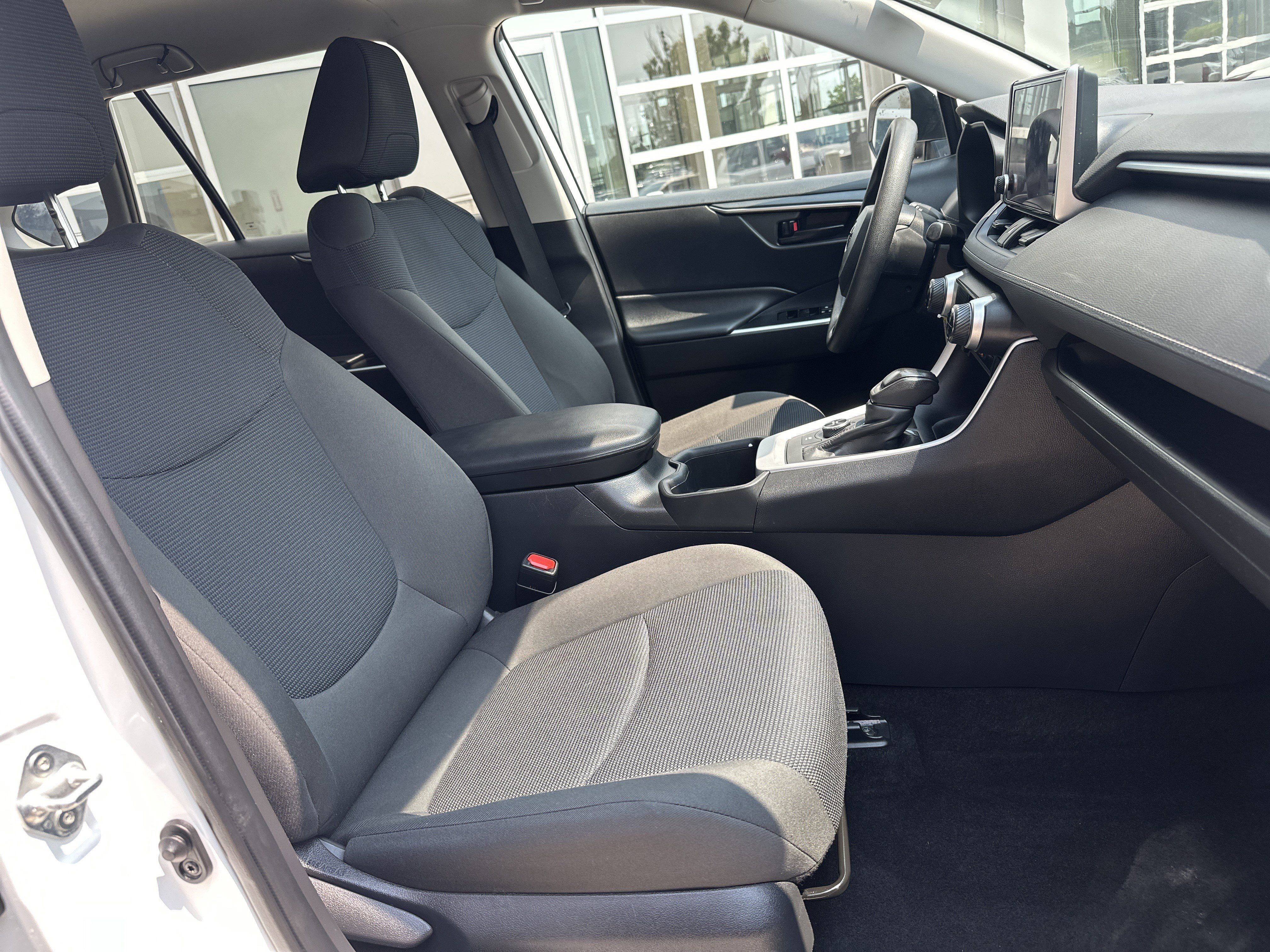 Used 2024 Toyota RAV4 LE AWD/4WD image 28
