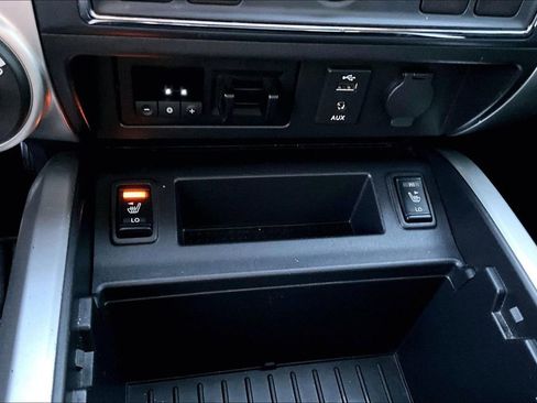 Used 2016 Nissan Titan SL image 35