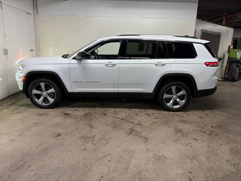 Used 2022 Jeep Grand Cherokee L Limited image 6