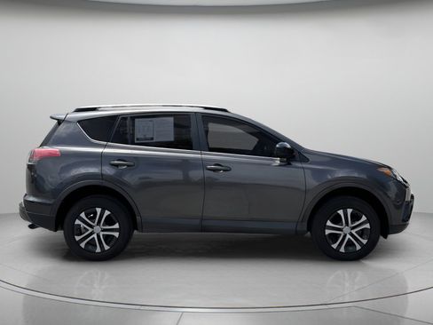 Used 2017 Toyota RAV4 LE FWD image 2