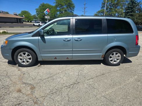 Used 2008 Chrysler Town & Country Touring FWD image 4