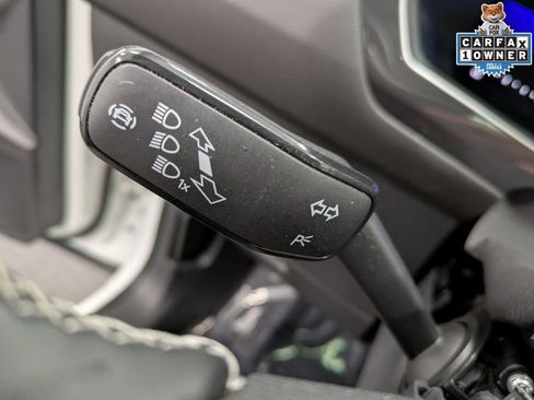 Used 2022 Volkswagen Tiguan SE w/ Panoramic Sunroof Package AWD/4WD image 19