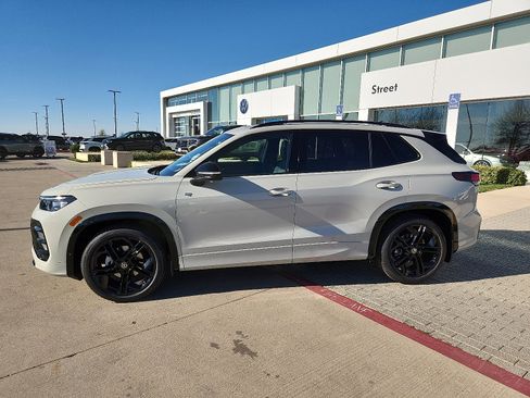 New 2026 Volkswagen Tiguan SE R-Line image 2