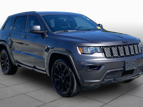 Used 2019 Jeep Grand Cherokee Altitude RWD image 3