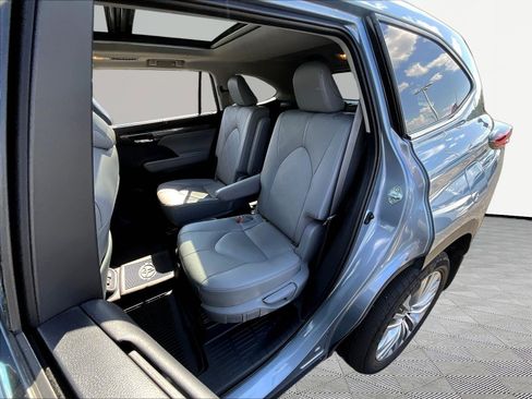 Used 2023 Toyota Highlander Platinum AWD/4WD image 22