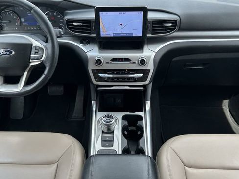 Used 2022 Ford Explorer XLT w/ Equipment Group 202A image 14