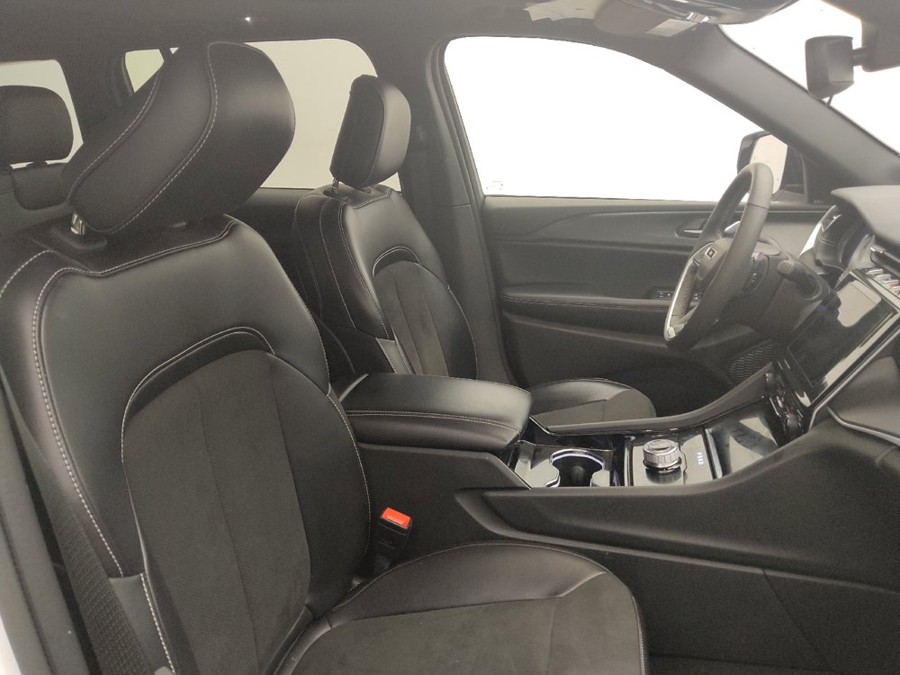 Used 2023 Jeep Grand Cherokee Altitude AWD/4WD image 21