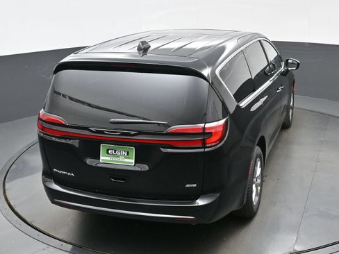 New 2027 Chrysler Pacifica Select AWD/4WD image 25