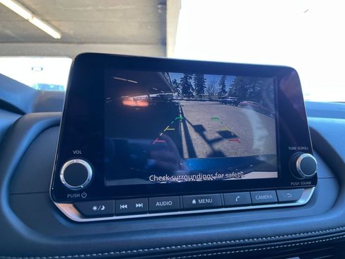 Used 2025 Nissan Rogue SV image 25