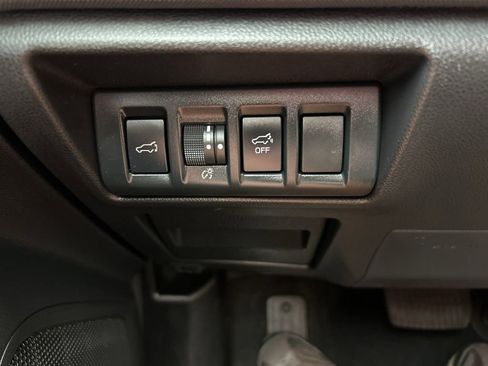 Used 2025 Subaru Outback Premium AWD/4WD image 30