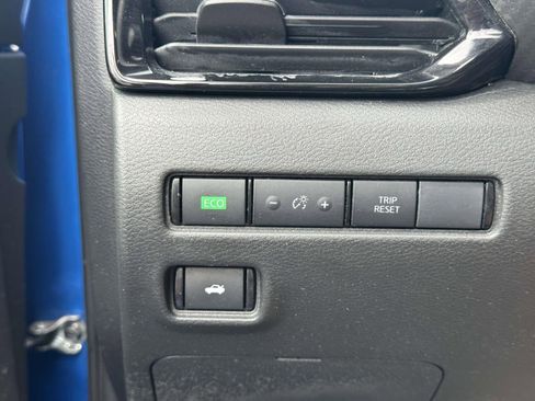 Used 2025 Nissan Sentra SV image 24