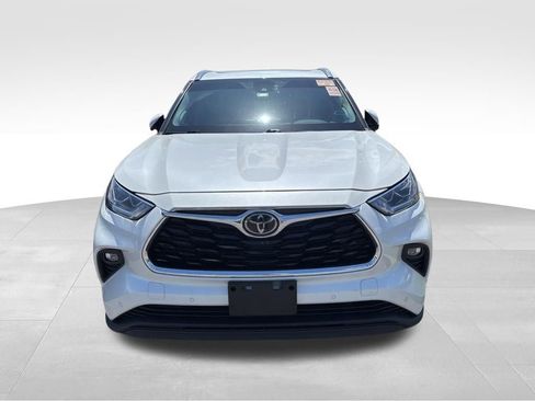 Used 2020 Toyota Highlander Limited AWD/4WD image 3