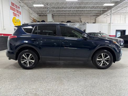 Used 2018 Toyota RAV4 XLE AWD/4WD image 11