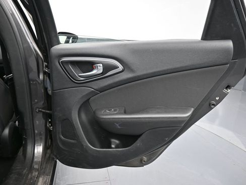 Used 2015 Chrysler 200 Limited w/ Convenience Group image 34