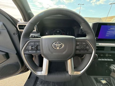 Used 2025 Toyota Tacoma SR5 AWD/4WD image 27