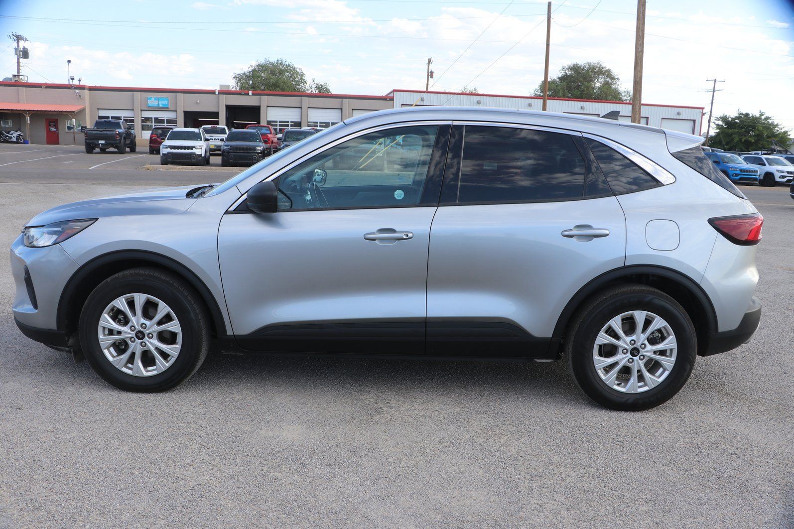 Used 2024 Ford Escape Active w/ Cold Weather Package FWD image 4