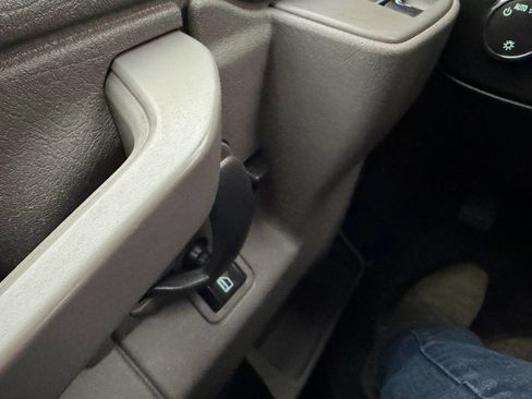 Used 2017 Chevrolet Express 2500 Extended image 14