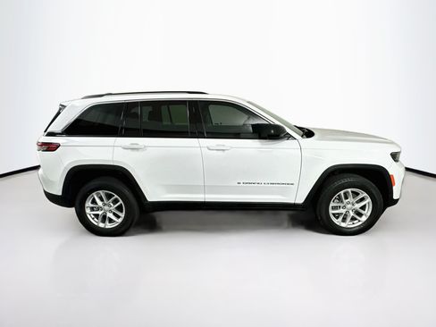 Used 2023 Jeep Grand Cherokee Laredo w/ Luxury Tech Group I AWD/4WD image 10