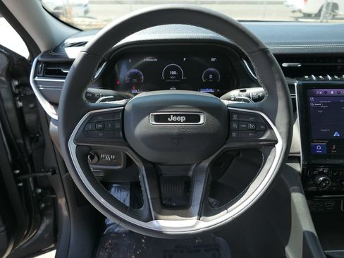 Used 2023 Jeep Grand Cherokee Limited w/ Luxury Tech Group II RWD image 16