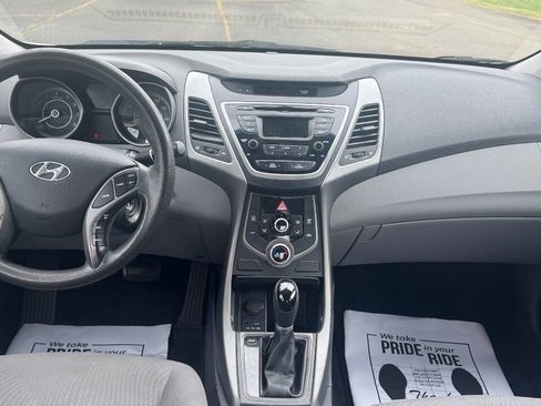 Used 2015 Hyundai Elantra SE image 11
