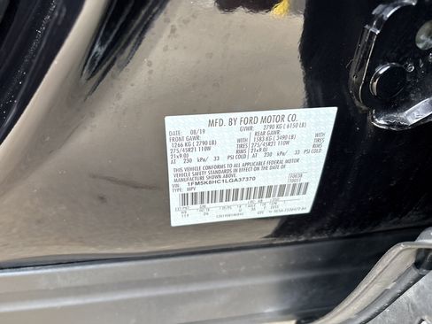 Used 2020 Ford Explorer Platinum w/ Premium Technology Package image 35