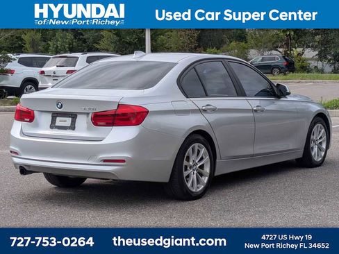 Used 2016 BMW 320i Sedan RWD image 5