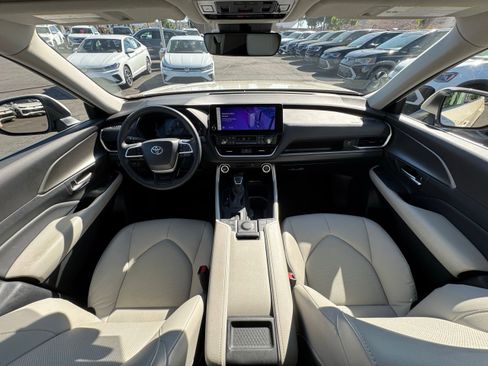 Used 2024 Toyota Grand Highlander AWD image 26