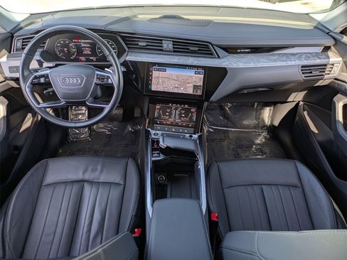 Used 2024 Audi Q8 e-tron Premium image 7
