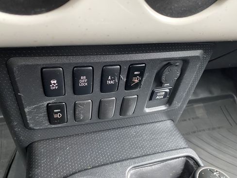 Used 2012 Toyota FJ Cruiser 4WD w/ Convenience Pkg image 30