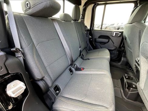 New 2025 Jeep Gladiator Sport image 9