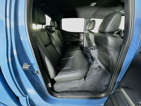 Used 2019 Toyota Tacoma TRD Sport AWD/4WD image 26