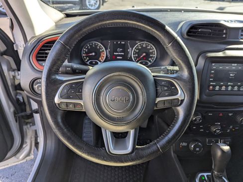 Used 2020 Jeep Renegade Latitude image 9