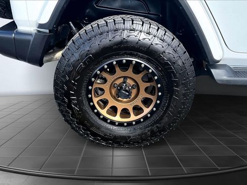 Used 2024 Jeep Wrangler Sahara image 35