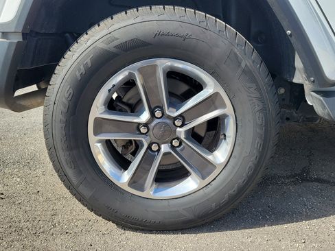 Used 2022 Jeep Wrangler Unlimited Sahara w/ Safety Group image 8