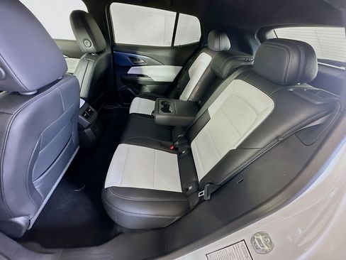 Used 2025 Chevrolet Equinox EV LT FWD image 27