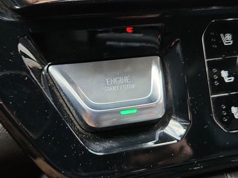 Used 2025 GMC Sierra 1500 Denali w/ Technology Package AWD/4WD image 17