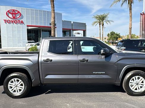 Used 2022 Toyota Tundra SR5 w/ Convenience Package image 7