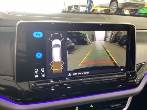 Used 2025 Volkswagen Atlas Peak Edition SE image 10