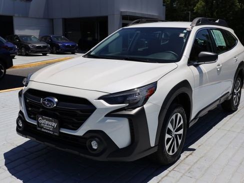 Used 2025 Subaru Outback AWD/4WD image 1