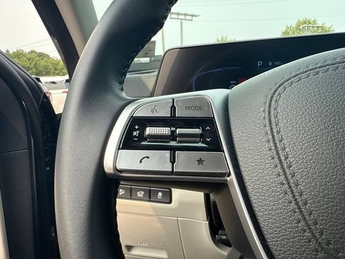 Used 2025 Kia Telluride EX w/ EX Captain's Chair Package FWD image 9
