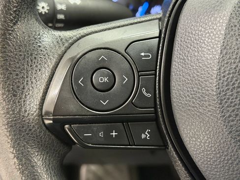 Used 2021 Toyota RAV4 LE AWD/4WD image 12