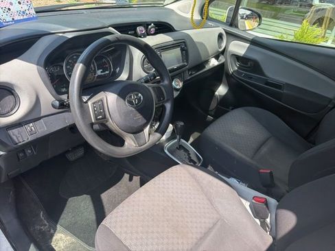 Used 2017 Toyota Yaris L image 5