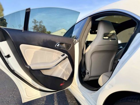 Used 2016 Mercedes-Benz CLA 250 image 25