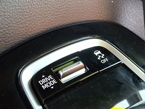 Certified 2025 Toyota Corolla SE image 27