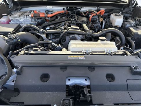 Used 2025 Toyota Tacoma TRD Sport w/ TRD Sport Upgrade Package AWD/4WD image 32