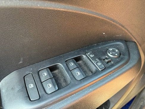 Used 2023 Hyundai Venue SEL FWD image 15